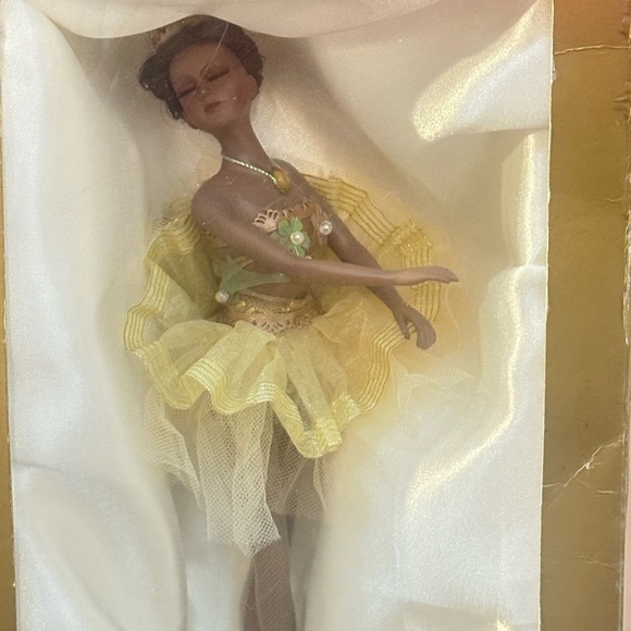 Genuine Ballerina Polyresin Doll – Vintage Style Collectible - Picture 2 of 6